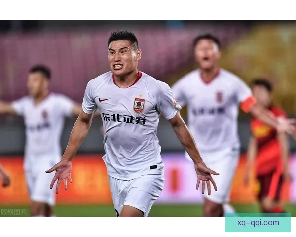 中国女足上半场未有射门表现引发球迷热议与反思